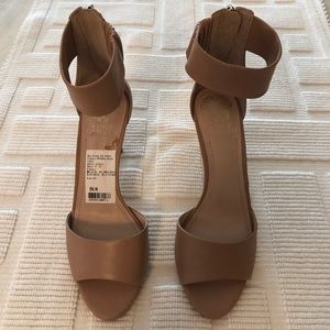 VINCE CAMUTO LEATHER UPPER HEEL SANDALS SIZE 7.5